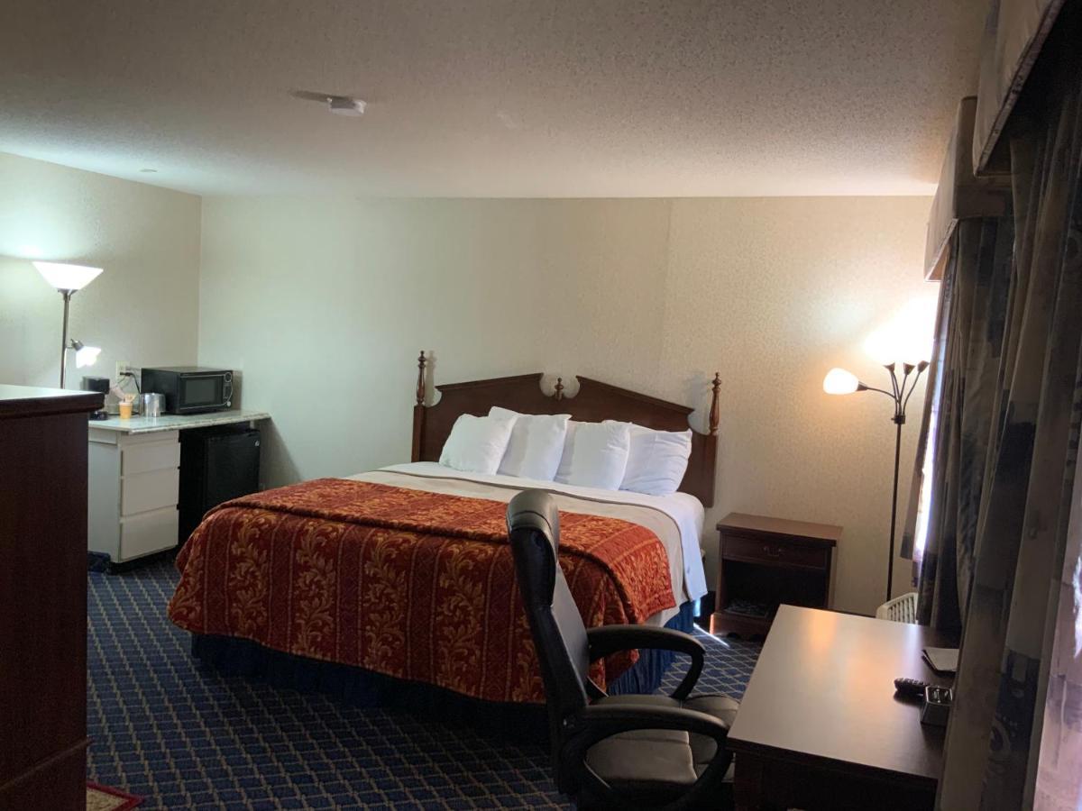 Regency Inn & Suites West Springfield Dış mekan fotoğraf