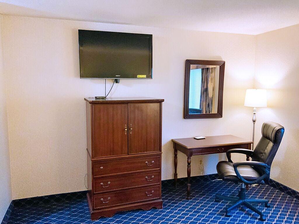 Regency Inn & Suites West Springfield Dış mekan fotoğraf