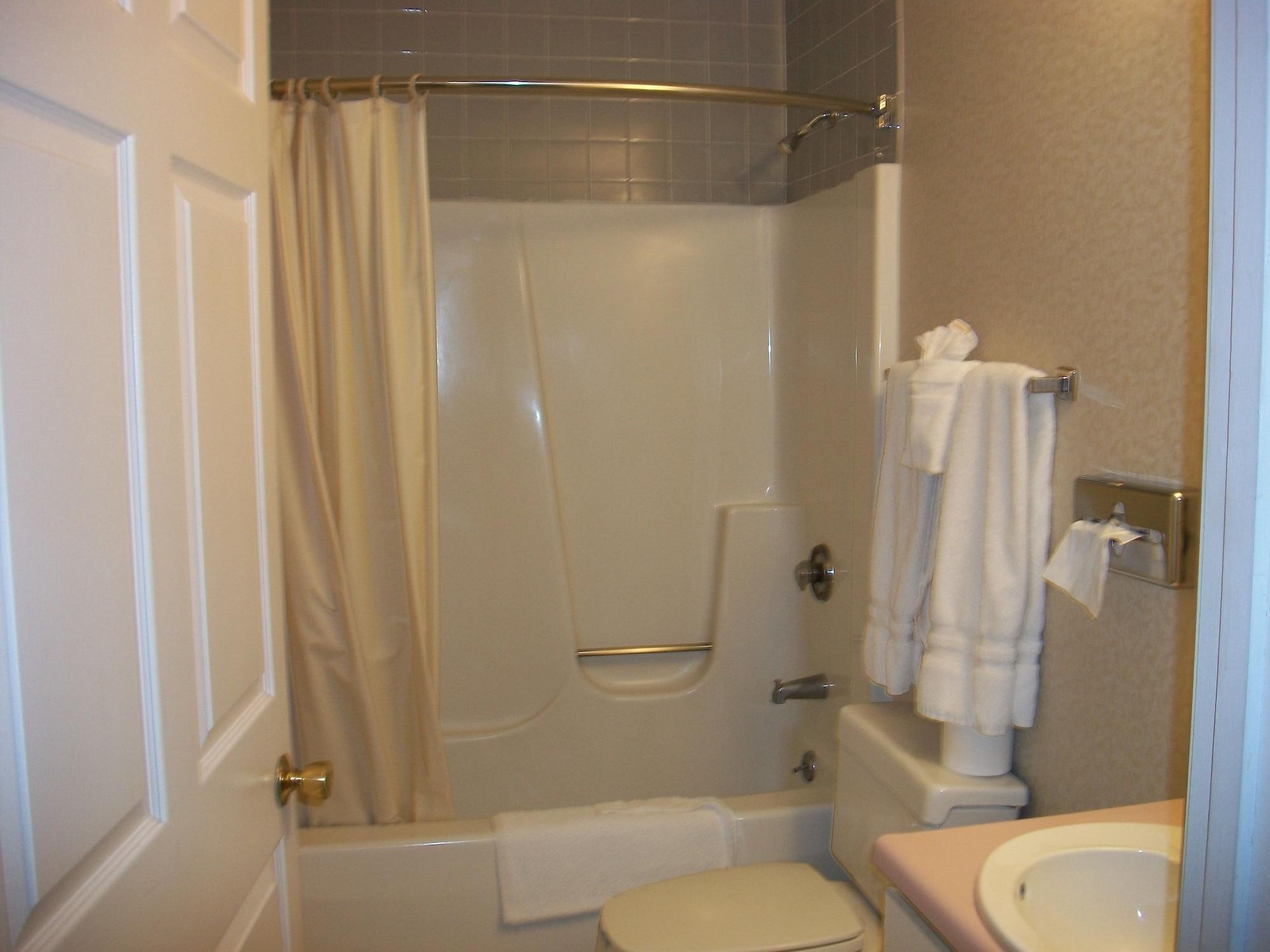 Regency Inn & Suites West Springfield Dış mekan fotoğraf