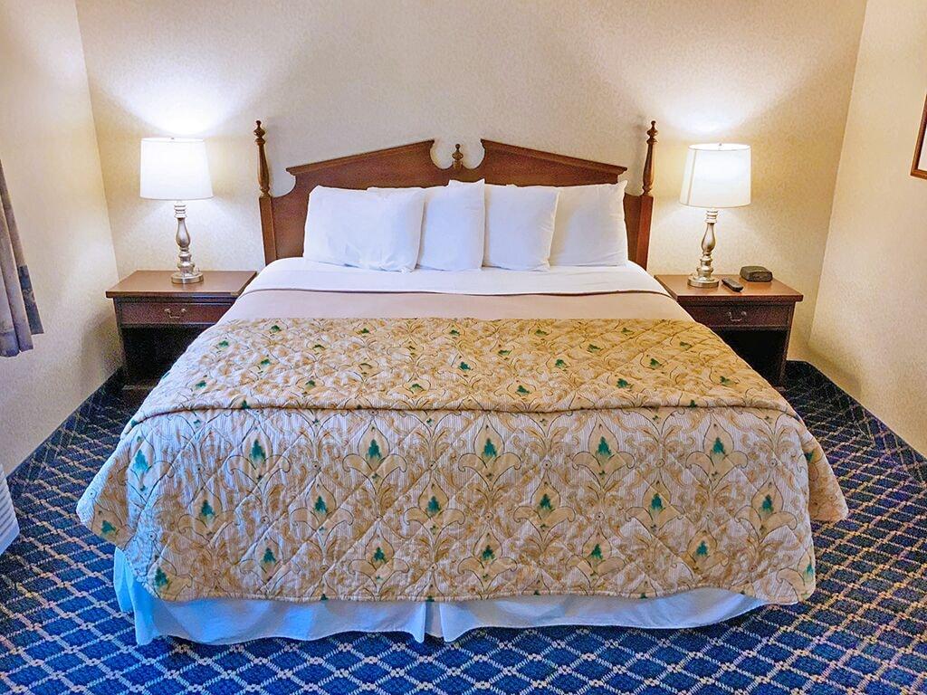 Regency Inn & Suites West Springfield Dış mekan fotoğraf