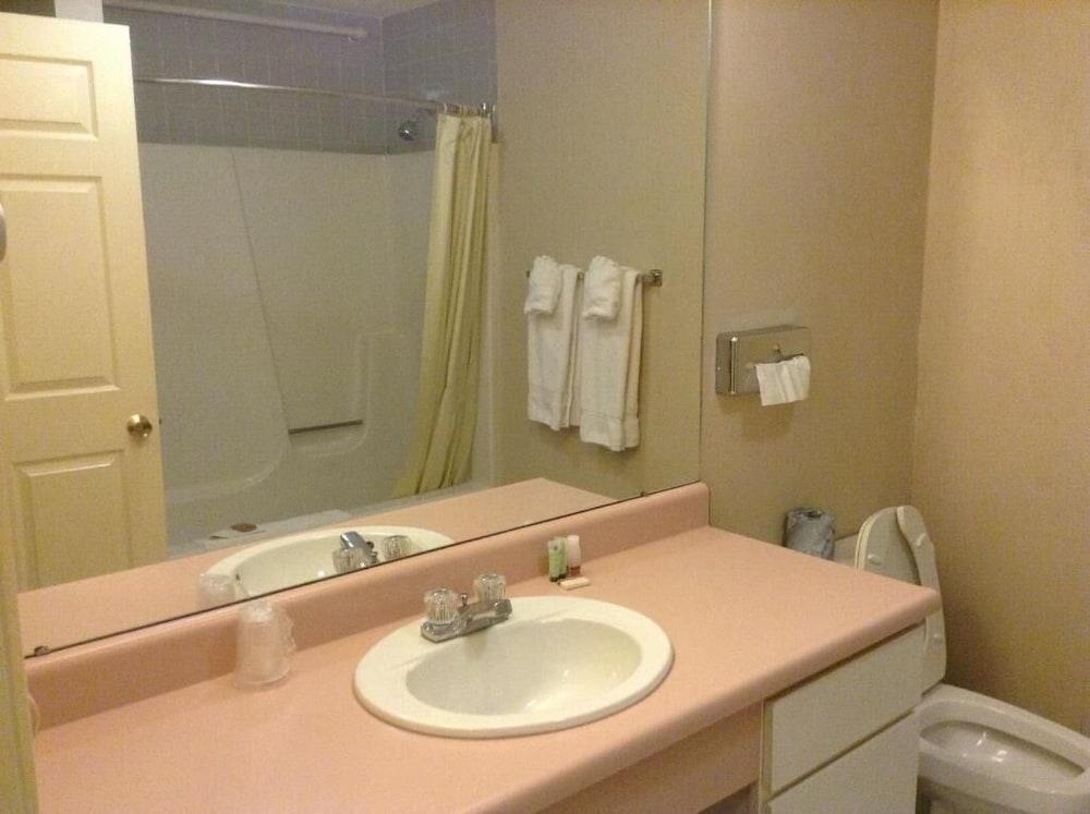 Regency Inn & Suites West Springfield Dış mekan fotoğraf