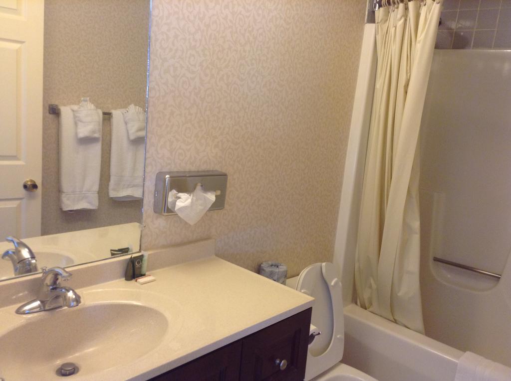 Regency Inn & Suites West Springfield Dış mekan fotoğraf