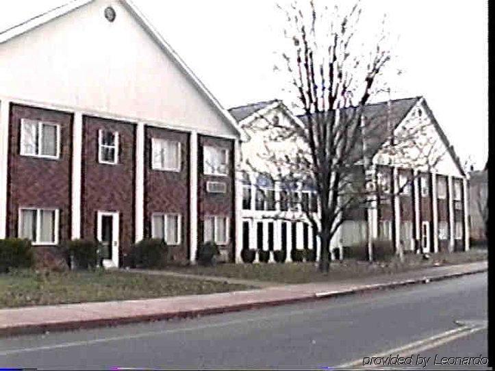 Regency Inn & Suites West Springfield Dış mekan fotoğraf