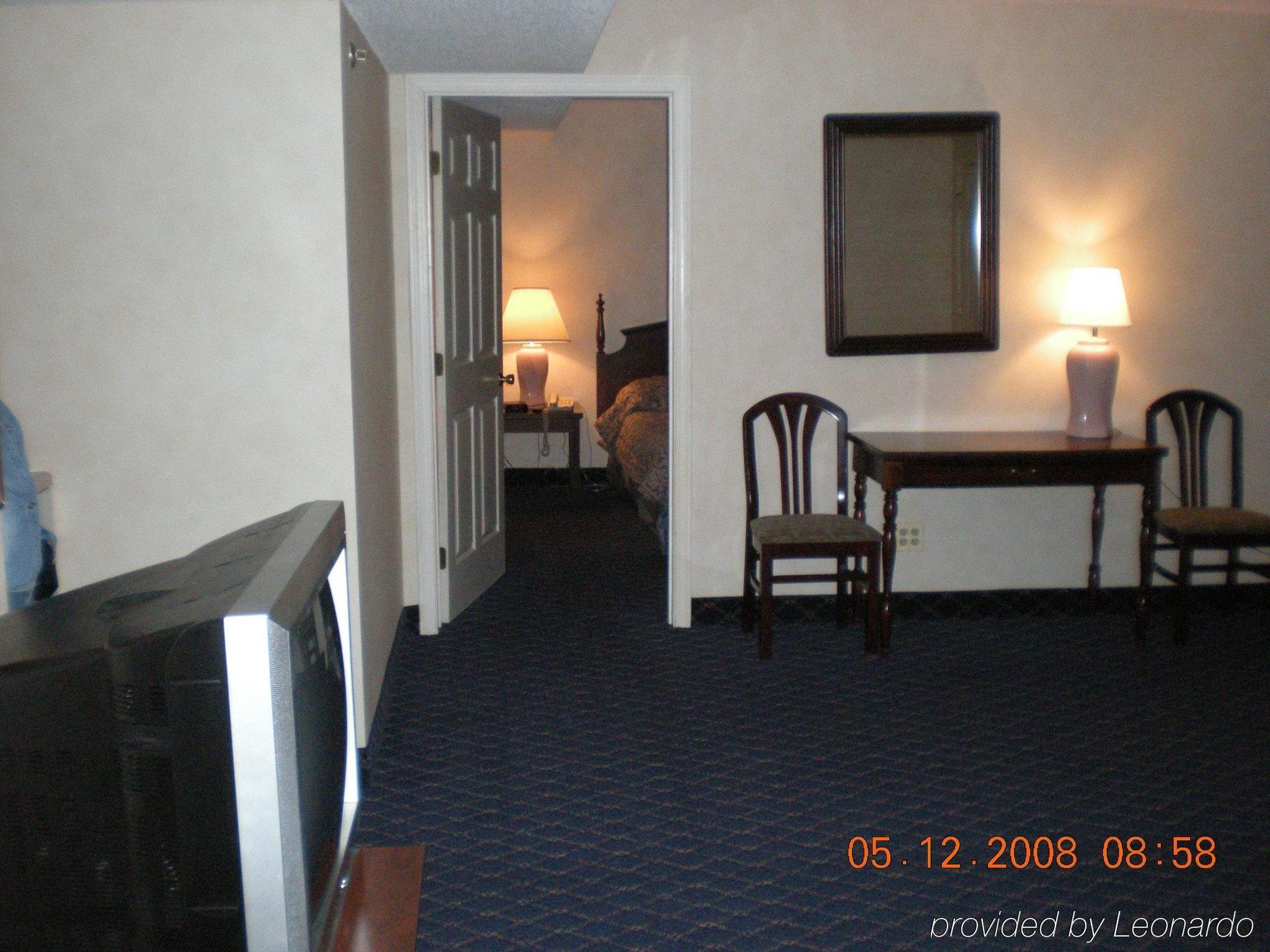 Regency Inn & Suites West Springfield Oda fotoğraf