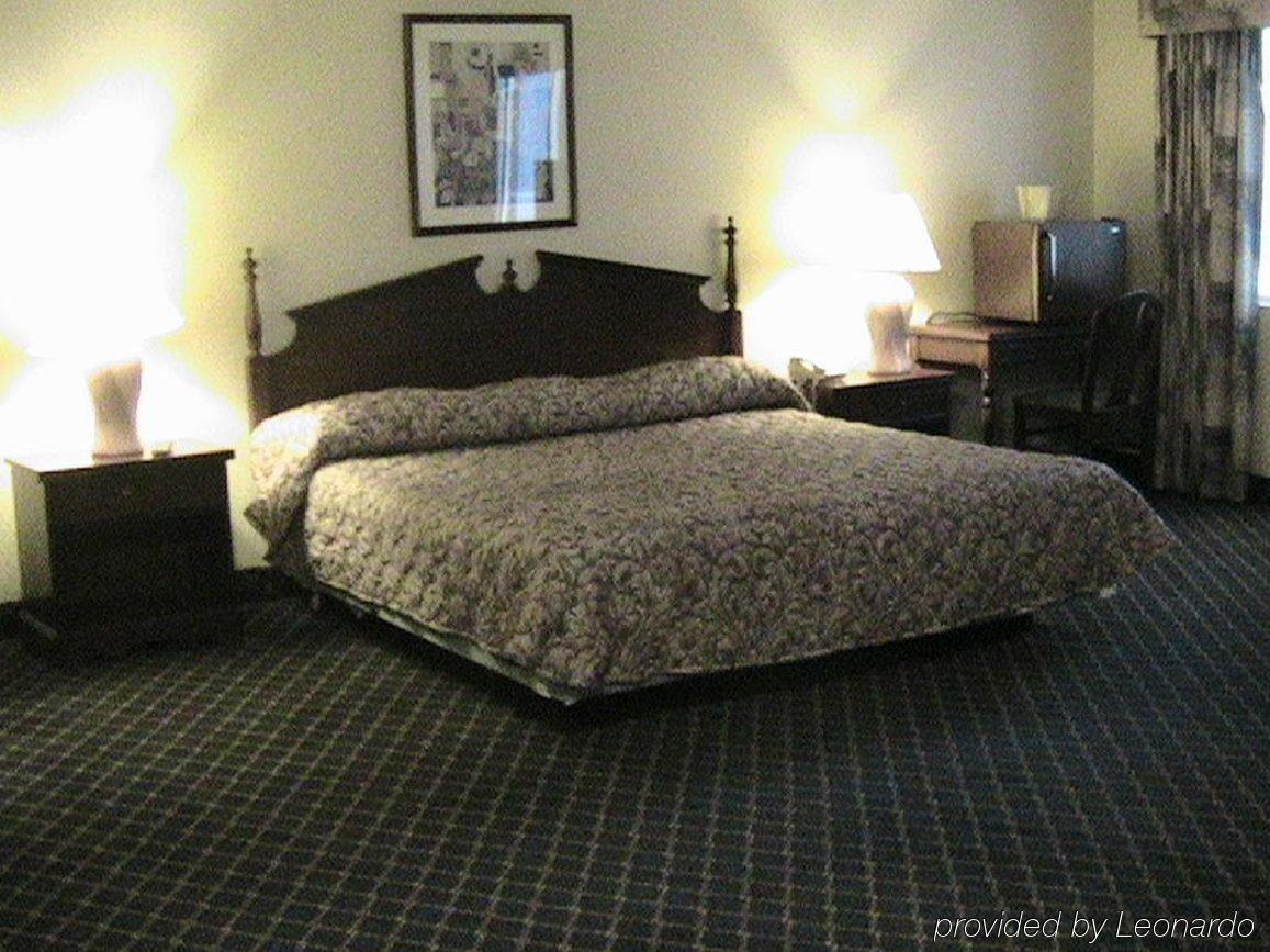 Regency Inn & Suites West Springfield Oda fotoğraf