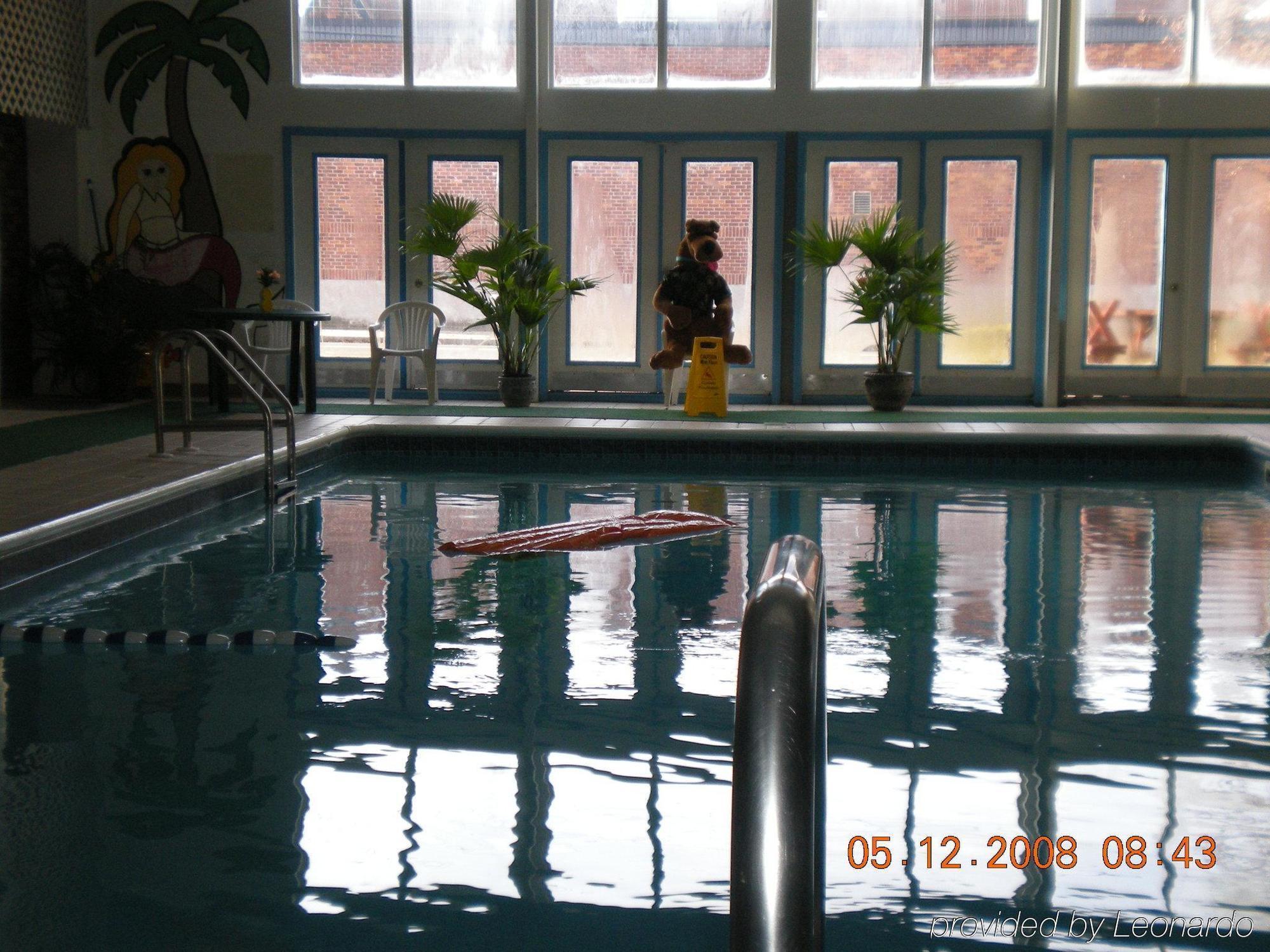 Regency Inn & Suites West Springfield Dış mekan fotoğraf