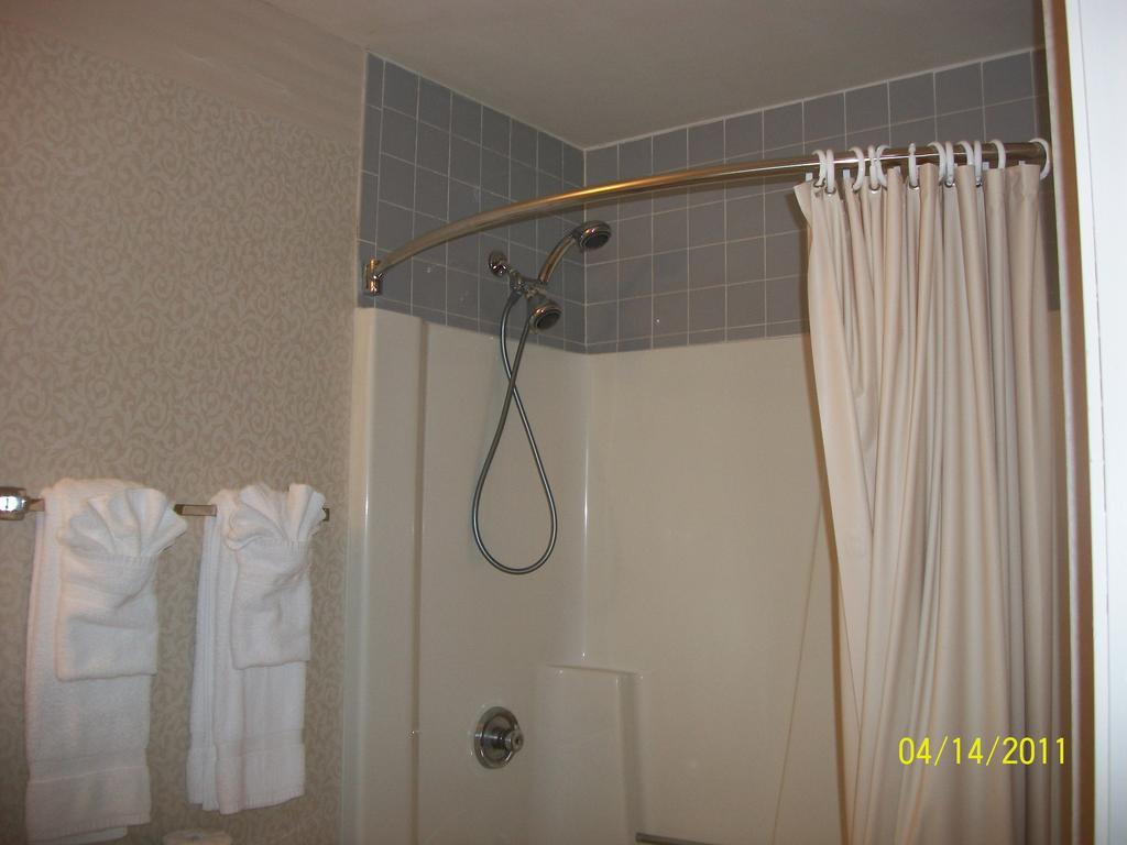 Regency Inn & Suites West Springfield Dış mekan fotoğraf