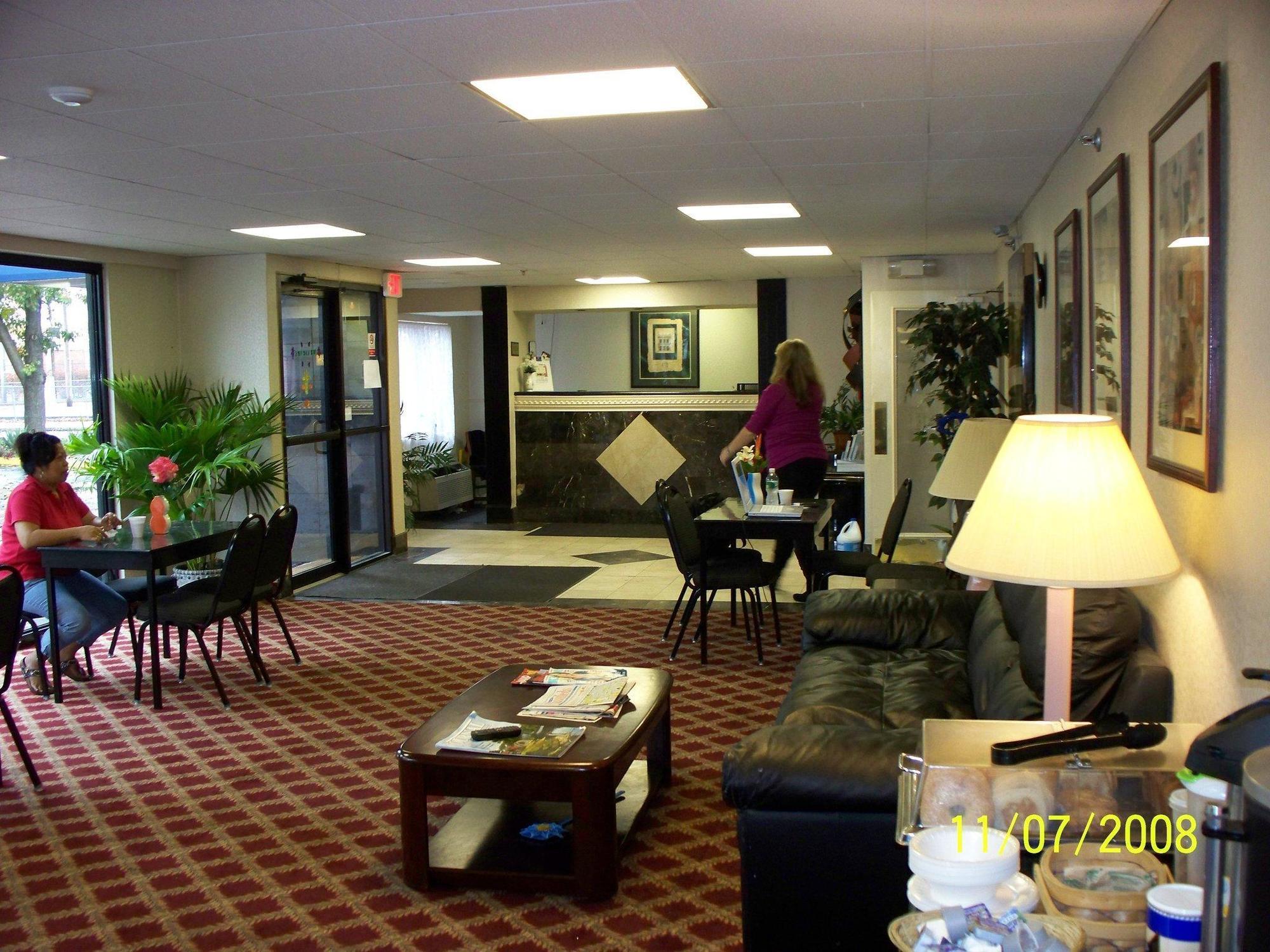 Regency Inn & Suites West Springfield Dış mekan fotoğraf