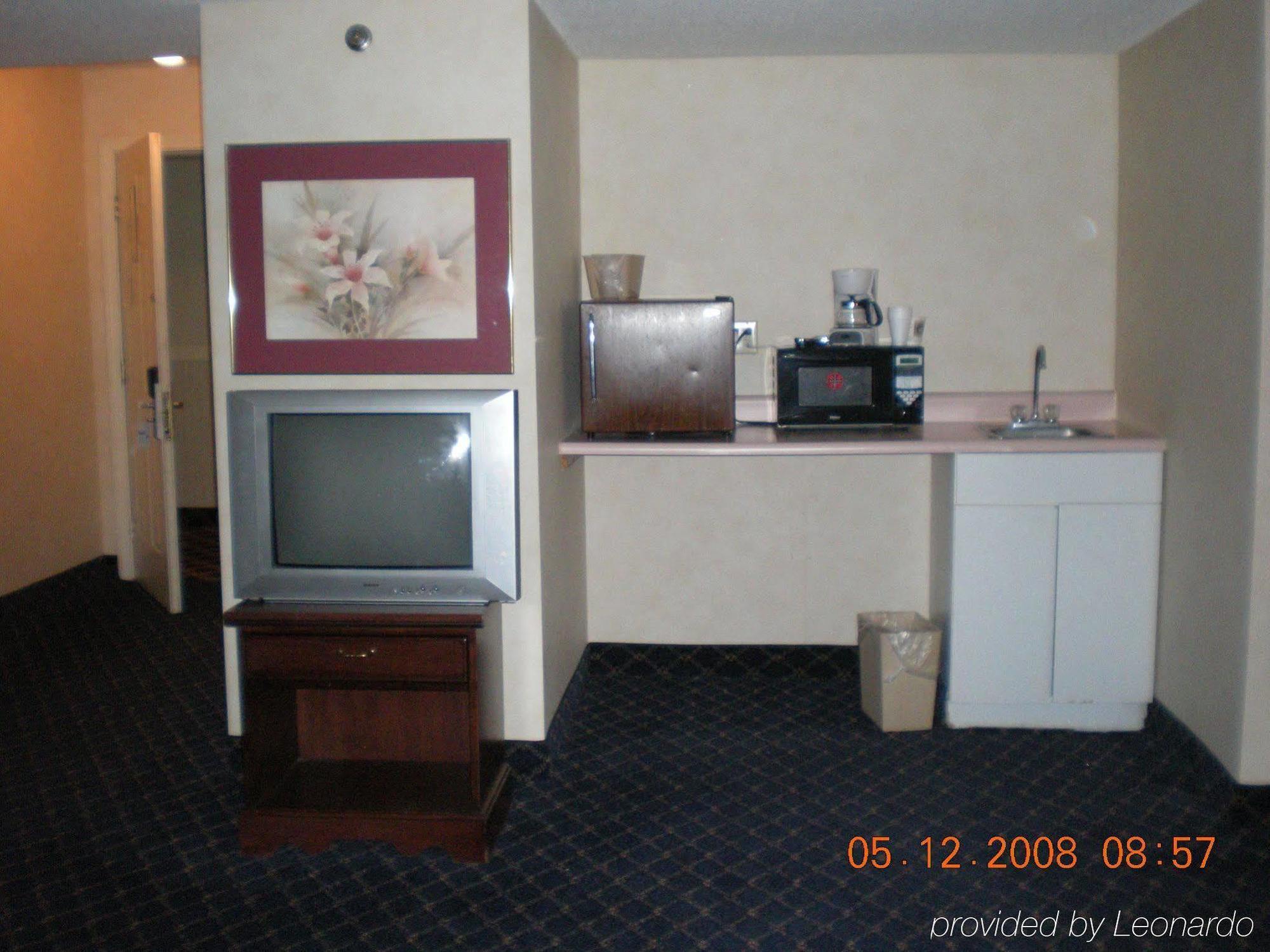 Regency Inn & Suites West Springfield Oda fotoğraf