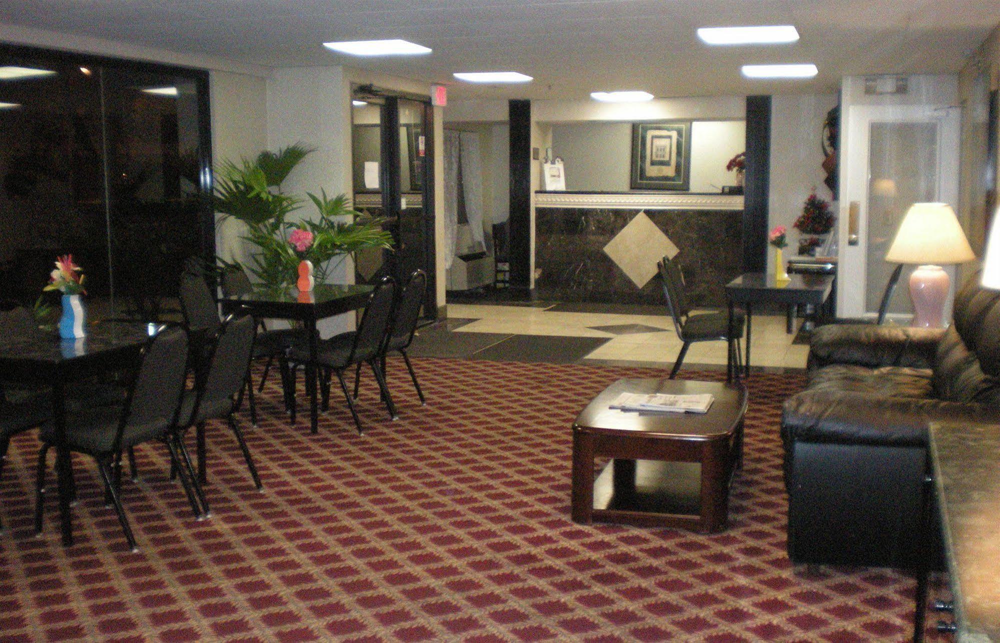 Regency Inn & Suites West Springfield Dış mekan fotoğraf