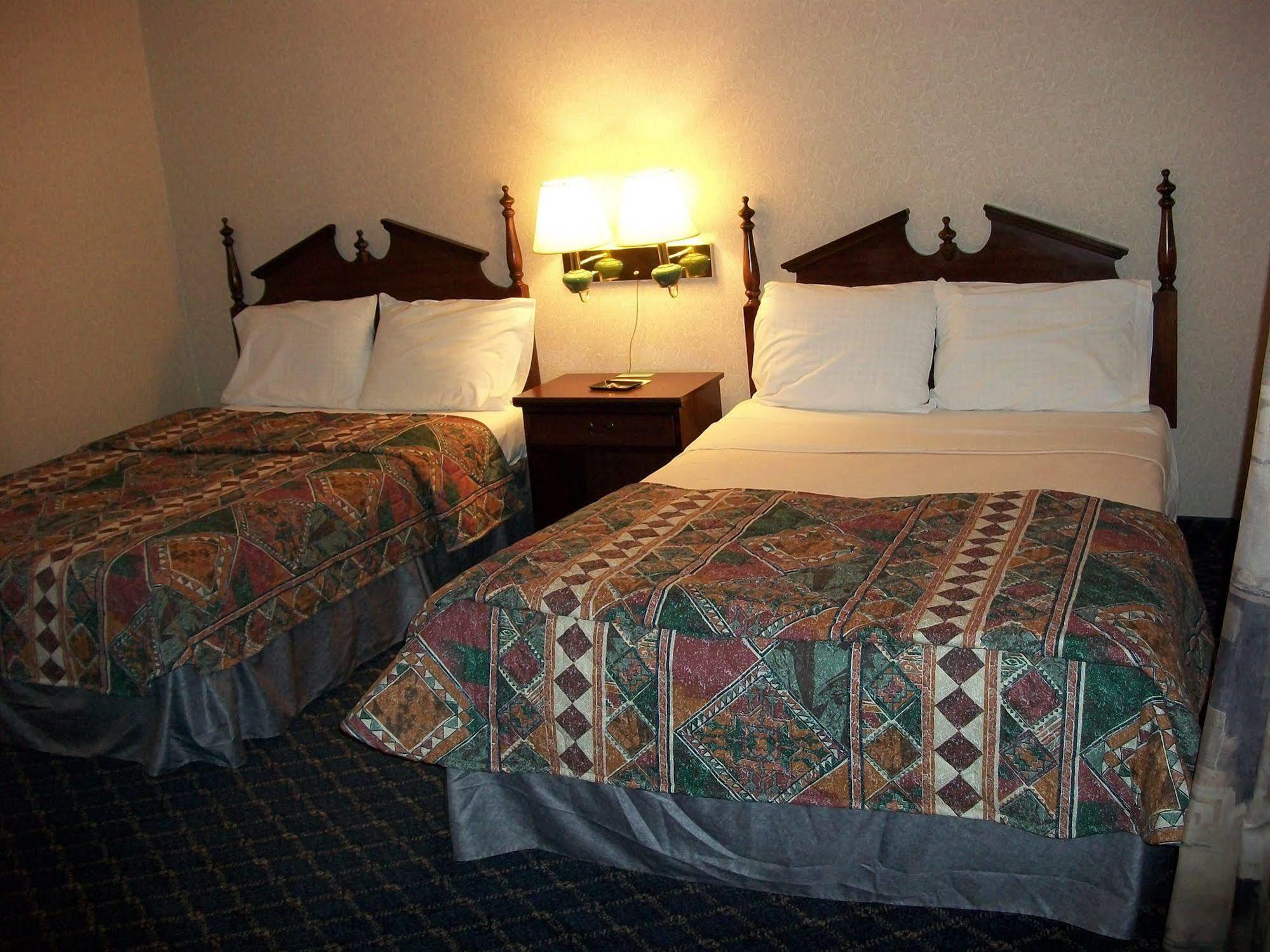 Regency Inn & Suites West Springfield Dış mekan fotoğraf