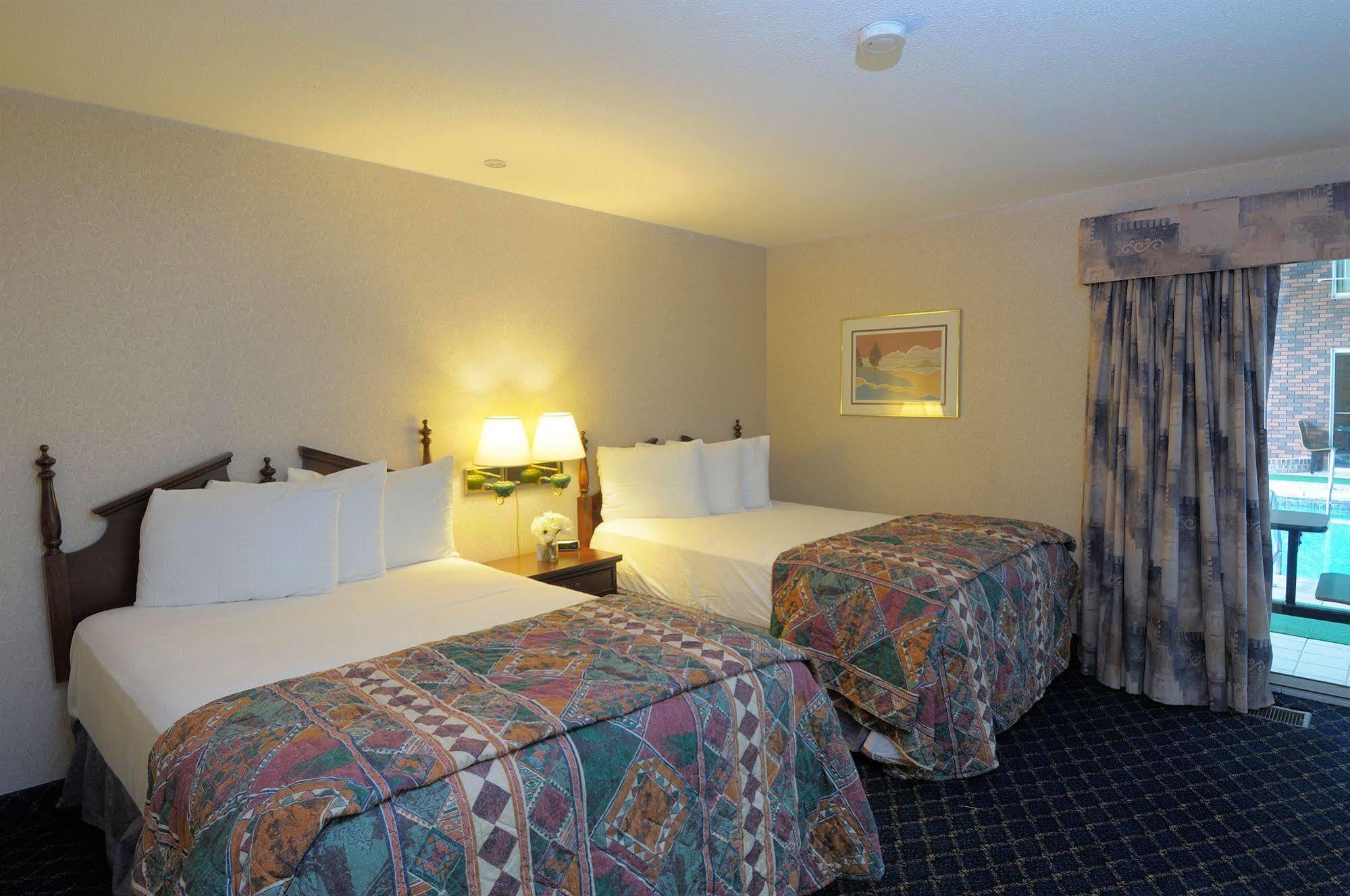 Regency Inn & Suites West Springfield Dış mekan fotoğraf