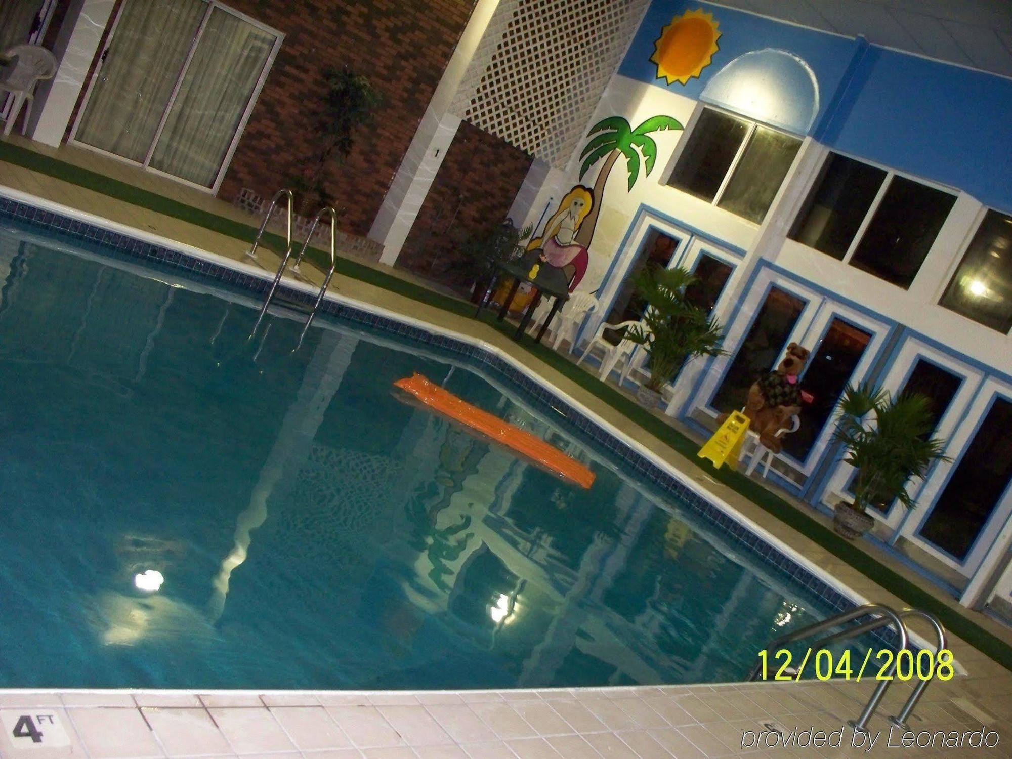Regency Inn & Suites West Springfield Dış mekan fotoğraf