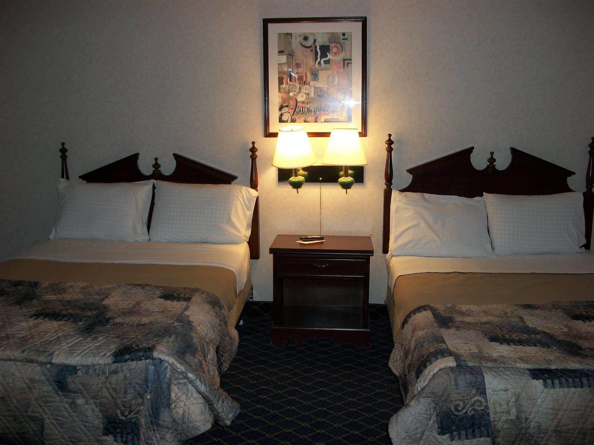 Regency Inn & Suites West Springfield Dış mekan fotoğraf