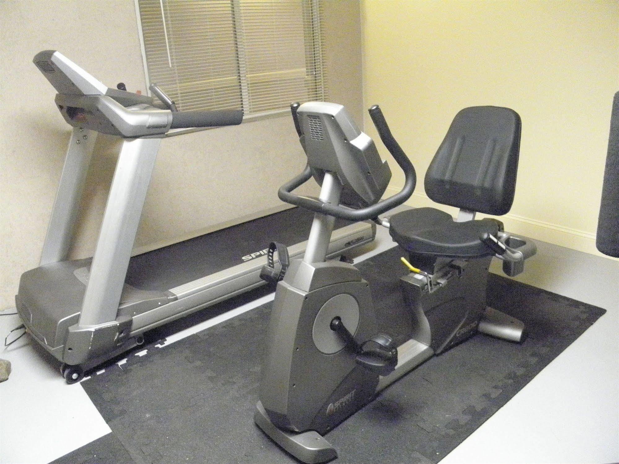 Regency Inn & Suites West Springfield Dış mekan fotoğraf