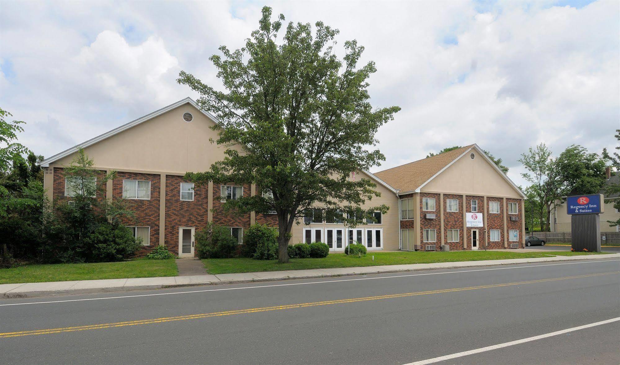 Regency Inn & Suites West Springfield Dış mekan fotoğraf